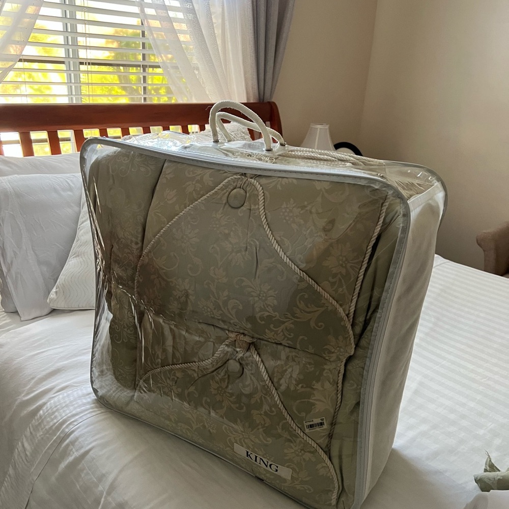 Elegant Sage Green King Comforter Set - Picture 3 of 4
